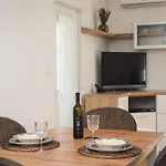 Perina Lejlighed Podstrana