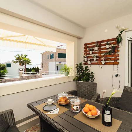 Perina Apartment Podstrana