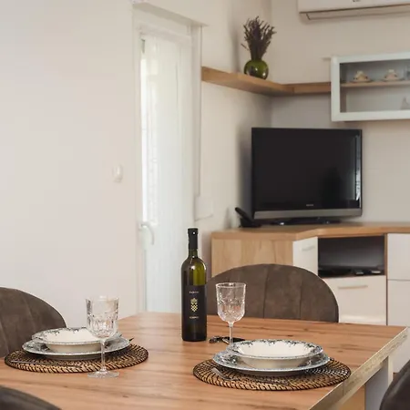 Perina Apartamento Podstrana
