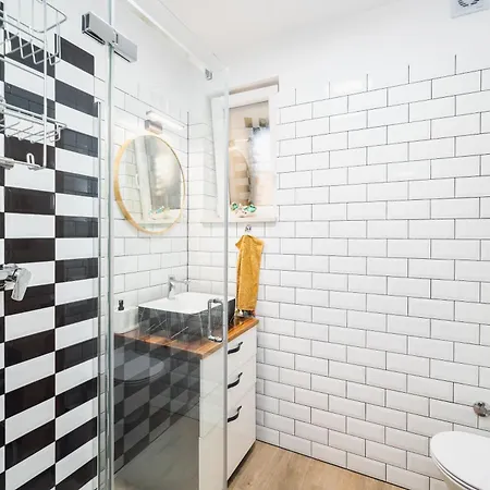 Perina * Ποντστράνα